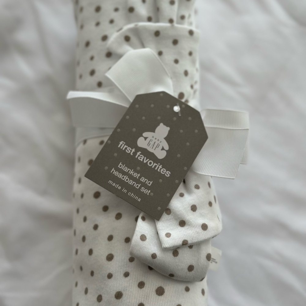 GAP White and Tan Polka Dot Blanket Set With Head Band - NWT